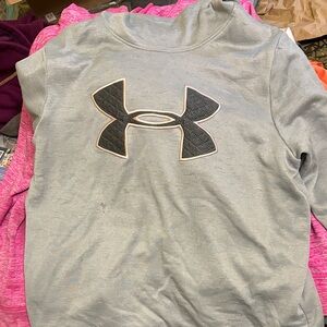 Bundle of 4 women’s under armor hoodies. Medium and large.